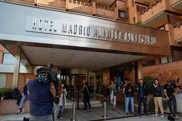Vista de la entrada del Hotel Tryp Alameda de Barajas (Madrid) en el que las internacionales españolas de fútbol estaban citadas por la seleccionadora, Montse Tomé.
