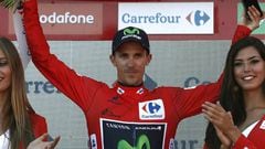 Rub&eacute;n Fern&aacute;ndez luce el maillot rojo de l&iacute;der de la Vuelta.