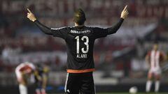Alario celebra un gol con la camiseta de River Plate.