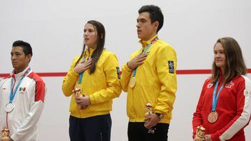 Miguel &Aacute;ngel Rodr&iacute;guez y Catalina Pel&aacute;ez, ganadores de medalla de oro en squash en los Juegos Panamericanos.