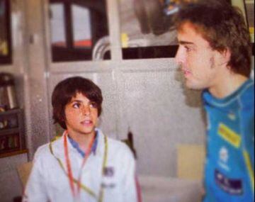 Un jovencísimo Sainz junto a Alonso.