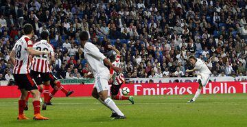 Cristiano Ronaldo draws the game after sending Modric's shoot to the net.