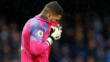 Soccer Football - Premier League - Manchester City v Southampton - Etihad Stadium, Manchester, Britain - November 2, 2019  Manchester City&#039;s Ederson looks dejected after Southampton&#039;s James Ward-Prowse scored the first goal   Action Images via R