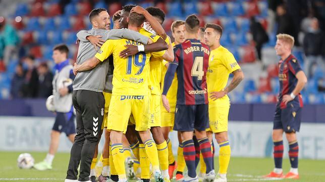 Sólo Las Palmas y Eibar aguantan el envite de los descendidos de Primera División