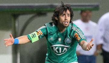 BONUS TRACK | Jorge Valdivia sufrió con Palmeiras en 2012, año en que no pudo mantenerse en el Brasileirao. Fue le segundo descenso en la historia del club. El Mago no estará en la Copa Centenario.
