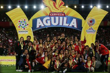 Con 18 equipos se fundó la primera liga femenina del FPC en 2017. Santa Fe fue el campeón después de vencer a Huila en una final histórica con récord de asistencia de 33.327 aficionados. En 2018 el campeón fue Huila (también campeón de la Libertadores), en 2019 América y en 2020 repitió Santa Fe.