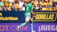 Borja Iglesias celebra un gol ante el C&aacute;diz. 