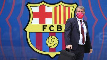 Barcelona: Ten Hag denies interest as Henry enters frame