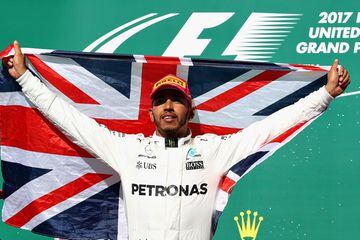 Lewis Hamilton celebra la victoria. 