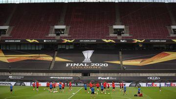 Sevilla&#039;s players attend a training session on the eve of the UEFA Europa League final football match Sevilla vs Inter Milan on August 20, 2020 in Cologne, western Germany. (Photo by Friedemann Vogel / POOL / AFP)