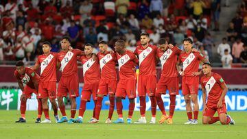 Soccer Football - FIFA World Cup Qualifier - Australia v Peru - Al Rayyan Stadium, Al Rayyan, Qatar - June 13, 2022 Peru players during  the shootout REUTERS/Mohammed Dabbous