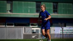 GRAFCAT8045. BARCELONA, 27/03/2023.- La capitana del Barcelona, Alexia Putellas, que sigue recuperándose de una lesión en el ligamento cruzado de la rodilla izquierda, ha empezado este lunes a realizar parte de trabajo con el grupo en el entrenamiento que el primer equipo azulgrana ha completado en la Ciudad Deportiva Joan Gamper. EFE/German Parga/FCB ***SÓLO USO EDITORIAL/SOLO USO PERMITIDO PARA ILUSTRAR LA NOTICIA QUE APARECE EN EL PIE DE FOTO***(CRÉDITO OBLIGATORIO)

