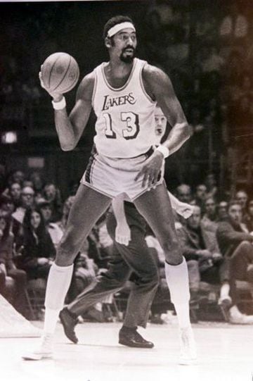 Jugó en el Harlem Globetrotters (1958-1959), en Philadelphia/San Francisco Warriors (1959-1964), Philadelphia 76ers (1965-1968) y en Los Angeles Lakers (1968-1973). Ganó dos Campeonatos de la NBA (1967 y 1972), cuatro MVP de la Temporada (1959-60, 1965-66, 1966-67, 1967-68) y siete veces elegido en el quinteto ideal de la temporada (1960, '61, '62, '64, '66, '67, '68).