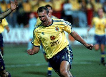 Jugó desde 1998 hasta el 2002. Vistió 117 veces la camiseta del Villarreal siendo el protagonista del segundo ascenso a Primera División.