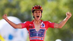 Remco Evenepoel celebra su victoria en el Alto del Piornal, meta de la 18ª etapa de La Vuelta 2022.
