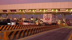 Tráiler se queda sin frenos en autopista México-Puebla; hay tres heridos