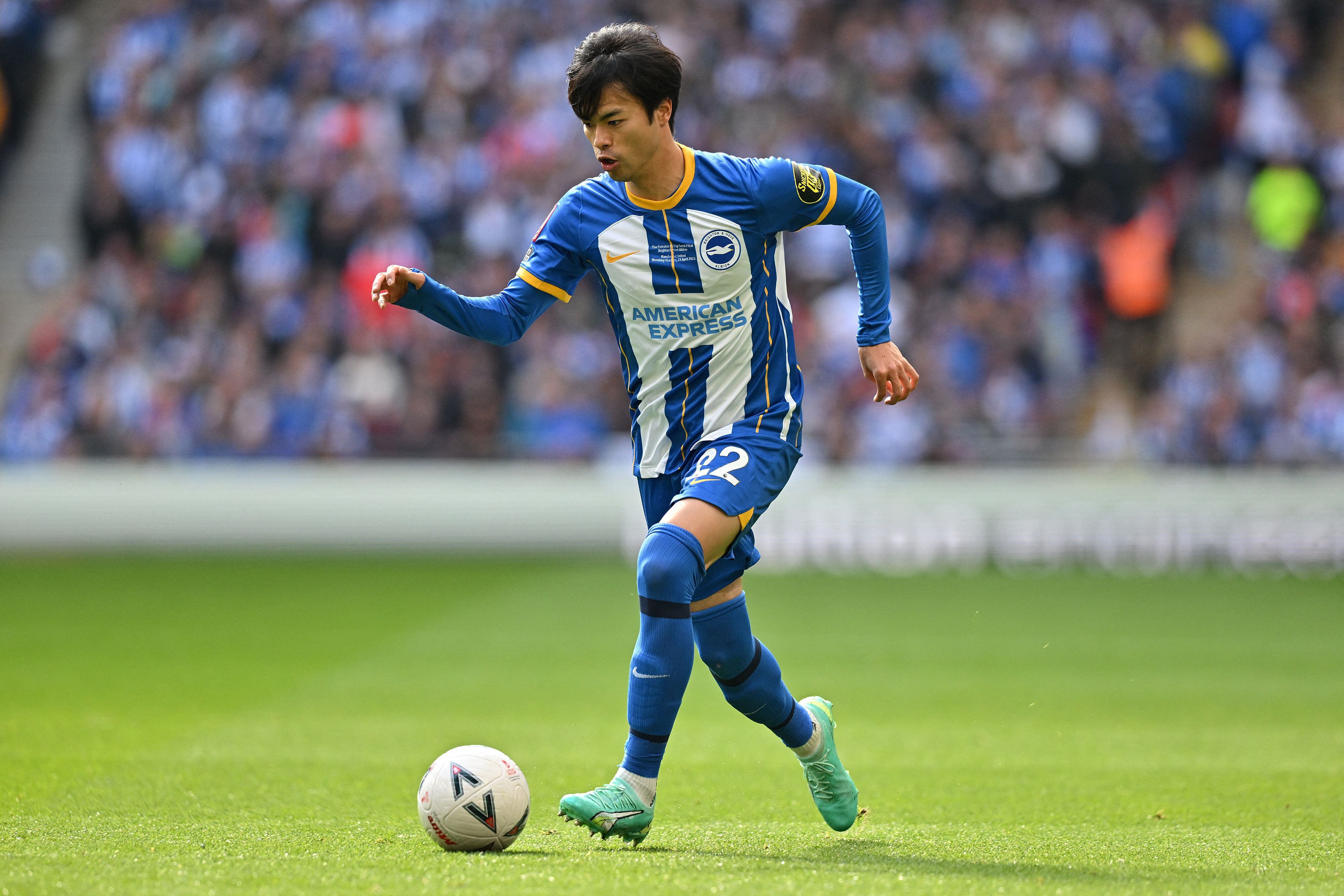 Brighton's Japanese midfielder Kaoru Mitoma runs with the ball during the English FA Cup semi-final football match between Manchester United and Brighton and Hove Albion at Wembley Stadium in north west London on April 23, 2023. (Photo by Glyn KIRK / AFP) / NOT FOR MARKETING OR ADVERTISING USE / RESTRICTED TO EDITORIAL USE