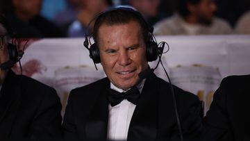 LAS VEGAS, NEVADA - SEPTEMBER 30: Retired boxer Julio Cesar Chavez looks on during a super welterweight fight between Jesus Ramos Jr. (white trunks) and Erickson Lubin (red trunks)� at T-Mobile Arena on September 30, 2023 in Las Vegas, Nevada. (Photo by Sarah Stier / GETTY IMAGES NORTH AMERICA / Getty Images via AFP)