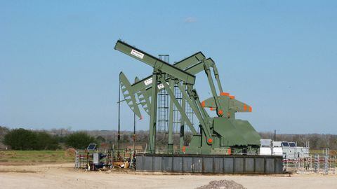 El petróleo baja. ¿Cuánto cuesta y a cuánto se cotiza un barril de crudo Brent y West Texas Intermediate (WTI) hoy, 1 de febrero? Así los precios.