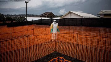 (FILES) In this file photo taken on November 07, 2018 A health worker waits to handle a new unconfirmed Ebola patient at a newly build MSF (Doctors Without Borders) supported Ebola treatment centre (ETC) in Bunia, Democratic Republic of the Congo. - Democ