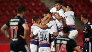 Argentina&#039;s San Lorenzo Franco Di Santo (C) celebrates with teammates after scoring against Chile&#039;s Universidad de Chile during their Copa Libertadores football tournament second round match, at the National stadium in Santiago, on March 10, 202
