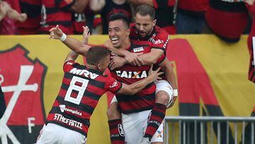 Uribe marca doblete para la victoria de Flamengo ante Flu