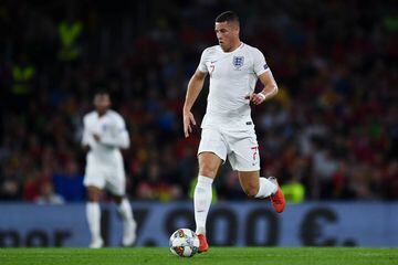 SEVILLE, SPAIN - OCTOBER 15: Ross Barkley of England runs with the ball during the UEFA Nations League A group four match between Spain and England at Estadio Benito Villamarin on October 15, 2018 in Seville, Spain.