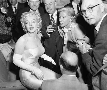 Marilyn Monroe cambió su nombre pues no veía su nombre real muy atractivo. Adoptó el apellido de soltera de su madre, Monroe, y cogió el nombre de Marilyn por la actriz de Broadway Mailyn Miller.