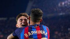 Gavi y Raphinha celebran un gol del Barça ante el Sevilla.
