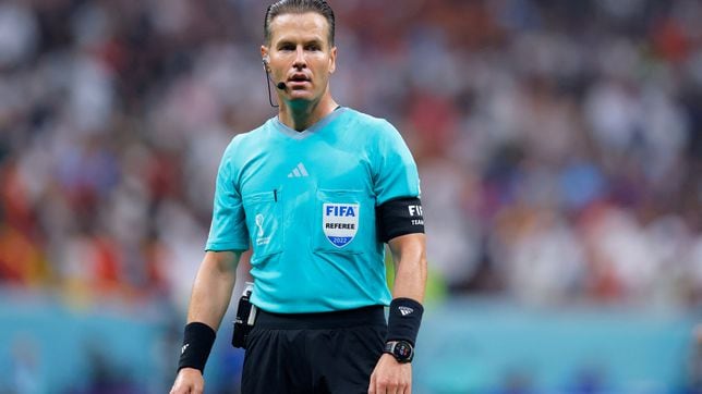 Who is the referee for Poland vs Argentina in the World Cup 2022 group C final game?