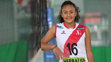 Yadhira Anchante, armadora de la Selecci&oacute;n U20 de voleibol femenino de Per&uacute;.