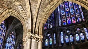 La Catedral de Léon posee uno de los mayores conjuntos de vidriera en su interior.