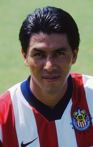 Un histórico del fútbol mexicano, el ‘emperador’ llegó al rebaño en 1996 donde jugó hasta el 2000. Su liderazgo en la zaga rojiblanca y respetada trayectoria lo hicieron merecedor del gafete de capitán. Fue campeón con Chivas en el torneo verano 97.