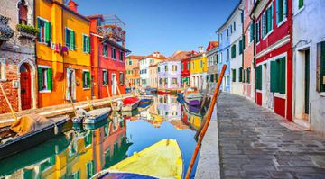 Las casas de colores de Burano son uno de los atractivos exclusivos de Venecia.