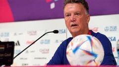 Louis van Gaal, entrenador de la Selección de Holanda, durante la conferencia de prensa antes de enfrentar a Estados Unidos en Qatar 2022.