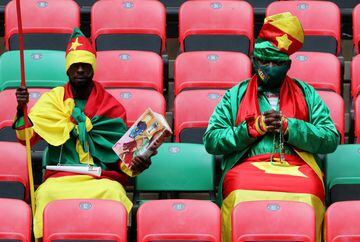 Soccer Football - Africa Cup of Nations - Group A - Cameroon v Ethiopia - Stade d'Olembe, Yaounde, Cameroon - January 13, 2022  Cameroon fans in the stands before the match REUTERS/Mohamed Abd El Ghany