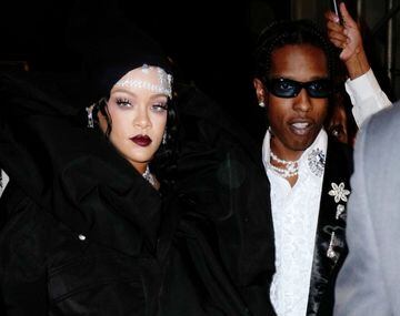 Rihanna y A$AP Rocky hicieron su debut como pareja en la MET Gala del presente año. Se dice que ambos están tan enamorados que pronto podría haber boda, misma que se celebraría en Barbados, tierra natal de la cantante.