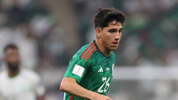 Kevin Álvarez, lateral de la Selección Mexicana, en duelo frente a Arabia Saudita en Qatar 2022.