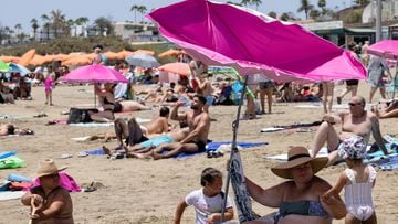 Tourists enjoy the beach during a hot summer day at Playa del Ingles on the island of Gran Canaria, Spain, July 17, 2022. REUTERS/Borja Suarez