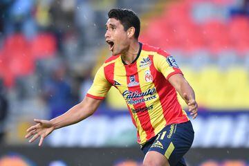 El futbolista peruano jugó con Lobos BUAP y Monarcas Morelia. En agosto de 2019 se unió al Melgar de su país.