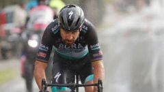 Peter Sagan rueda en solitario durante la 12&ordf; etapa del Giro de Italia 2020 con final en Tortoreto.