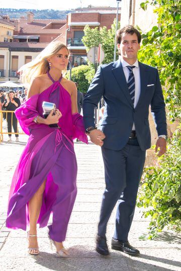 Jaime Onieva y su novia a su llegada a la iglesia.