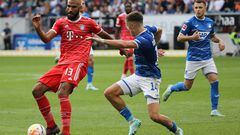 Sinsheim (Germany), 22/10/2022.- Munich's Eric Maxim Choupo-Moting (L) in action against Hoffenheim's Christoph Baumgartner during the German Bundesliga soccer match between 1899 Hoffenheim and FC Bayern Munich in Sinsheim, Germany, 22 October 2022. (Alemania) EFE/EPA/THOMAS VOELKER CONDITIONS - ATTENTION: The DFL regulations prohibit any use of photographs as image sequences and/or quasi-video.
