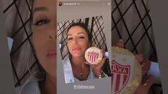 Vídeo: Eva Longoria celebra los 100 años del Necaxa con una galleta especial y la presume en Instagram