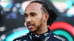 Hamilton denies he considered quitting F1 at Mercedes launch
