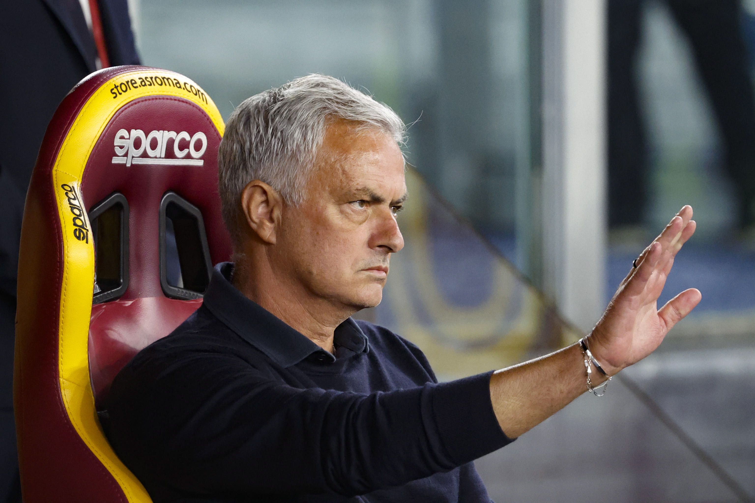 Rome (Italy), 31/08/2023.- AS Roma's head coach Jose Mourinho during the Italian Serie A soccer match between AS Roma and AC Milan at the Olimpico stadium in Rome, Italy, 01 September 2023. (Italia, Roma) EFE/EPA/FABIO FRUSTACI
