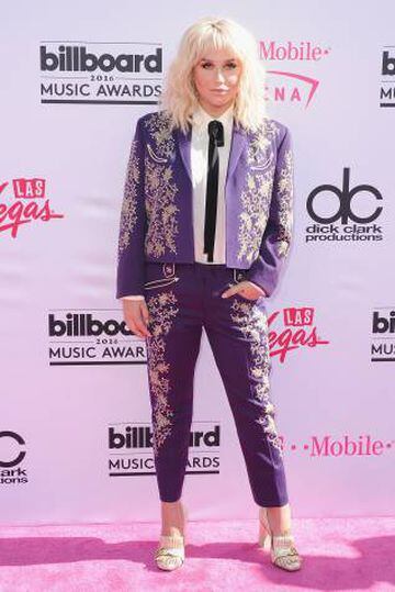 La cantante Kesha eligió este traje de inspiración torera para la alfombra roja de los Billboard Music Awards 2016, tal vez por su pelea judicial contra la industria discográfica.