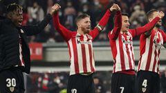 Soccer Football - Copa del Rey - Round of 16 - Athletic Bilbao v FC Barcelona - San Mames, Bilbao, Spain - January 20, 2022 Athletic Bilbao&#039;s Iker Muniain celebrates after the match with teammates REUTERS/Vincent West