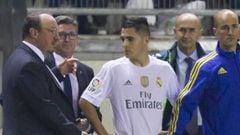 Rafa Ben&iacute;tez da instrucciones a Tejero antes de debutar con el primer equipo del Real Madrid en partido de Copa del Rey en C&aacute;diz.