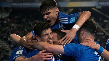Italy's midfielder Cesare Casadei (covered) celebrates with teammates after scoring a goal during the Argentina 2023 U-20 World Cup semi-final match between Italy and South Korea at the Estadio Unico Diego Armando Maradona stadium in La Plata, Argentina, on June 8, 2023. (Photo by JUAN MABROMATA / AFP)